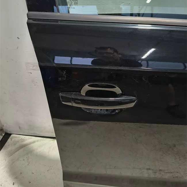 Porta anteriore destra