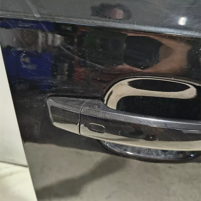 Porta anteriore destra