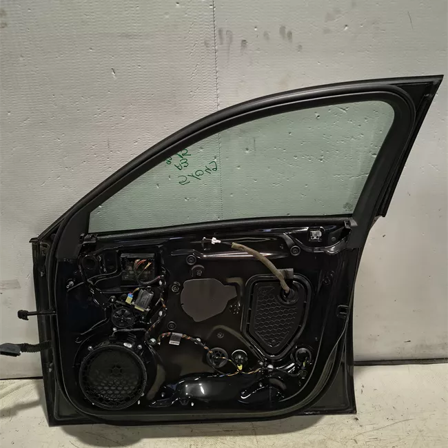 Porta anteriore destra