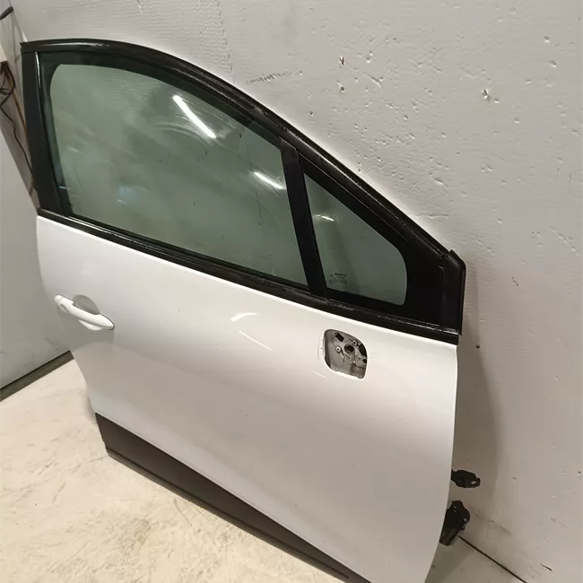 Porta anteriore destra