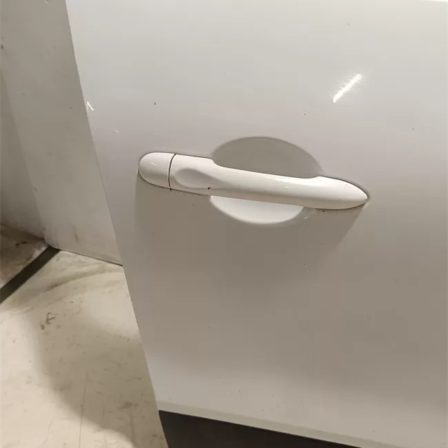 Porta anteriore destra