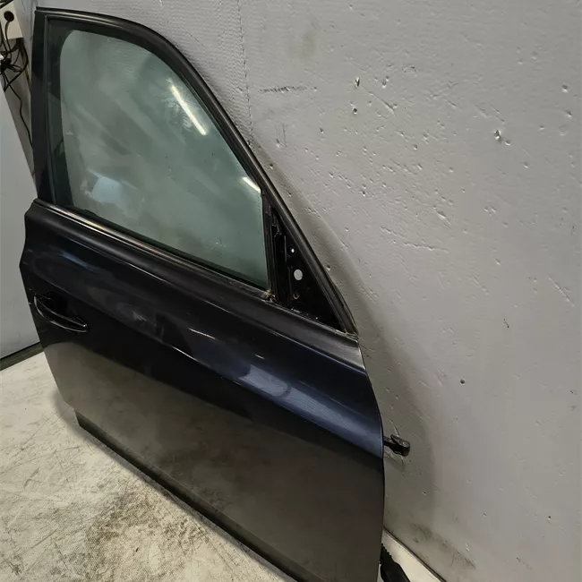 Porta anteriore destra