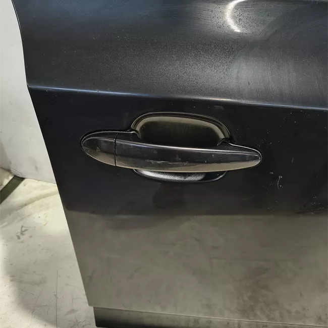 Porta anteriore destra