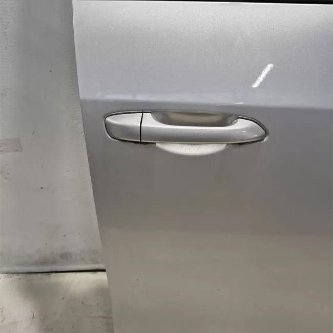 Porta anteriore destra