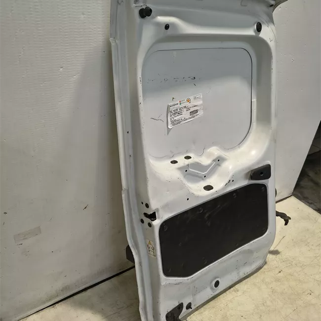Porta carico posteriore a battente sinistra