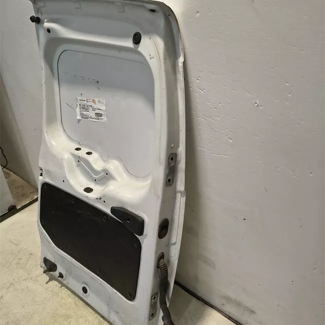 Porta carico posteriore a battente sinistra