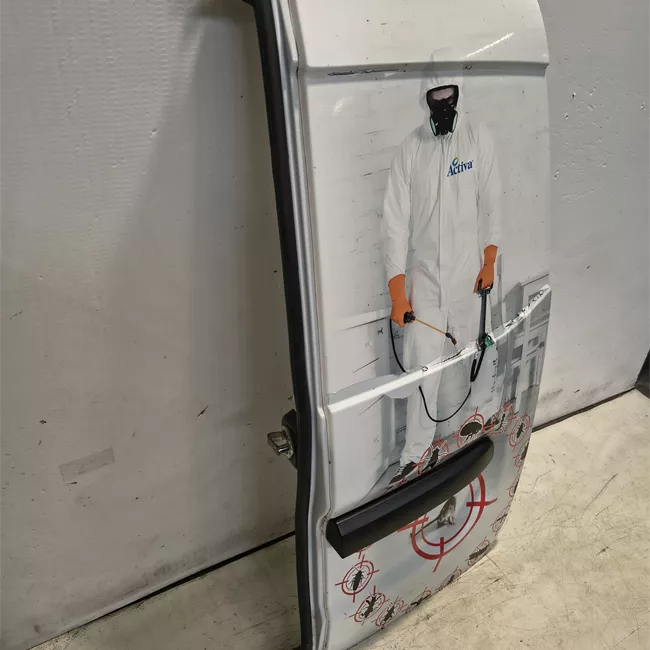 Porta carico posteriore a battente destra