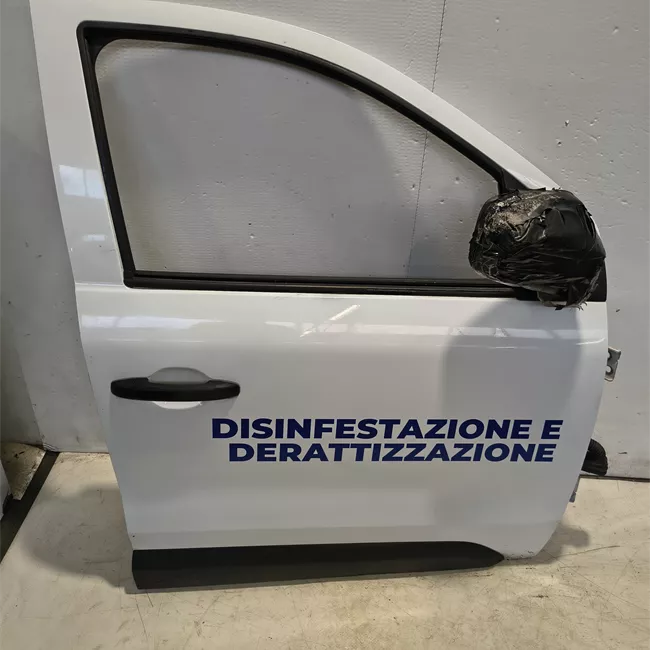Porta anteriore destra