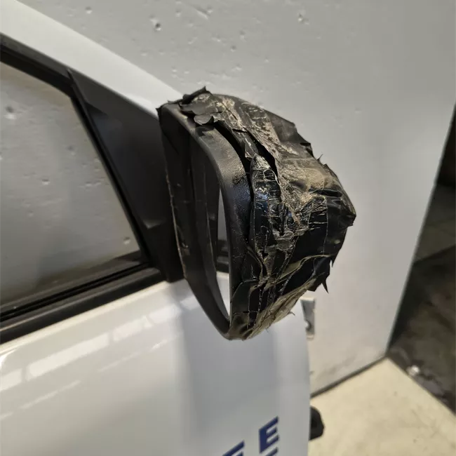Porta anteriore destra