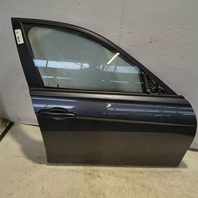 Porta anteriore destra