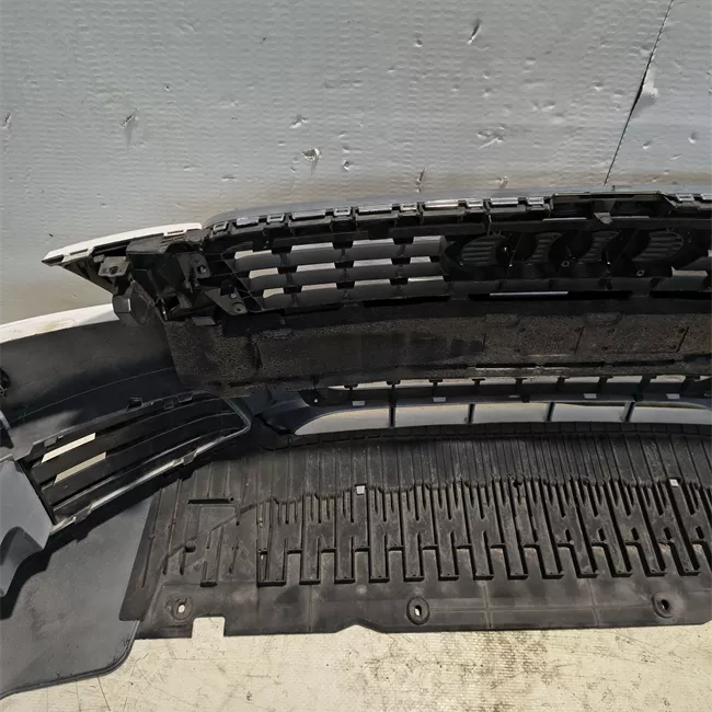 Paraurti anteriore con sensore parcheggio primer