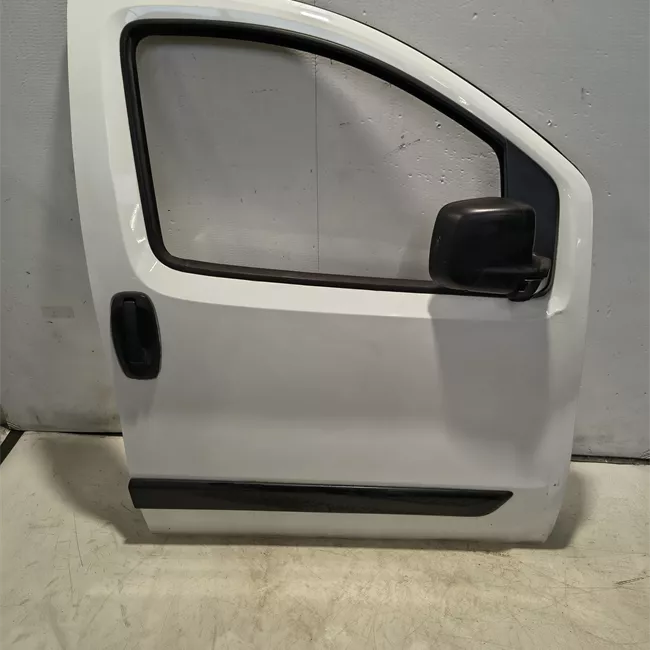 Porta anteriore destra