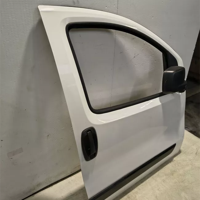 Porta anteriore destra