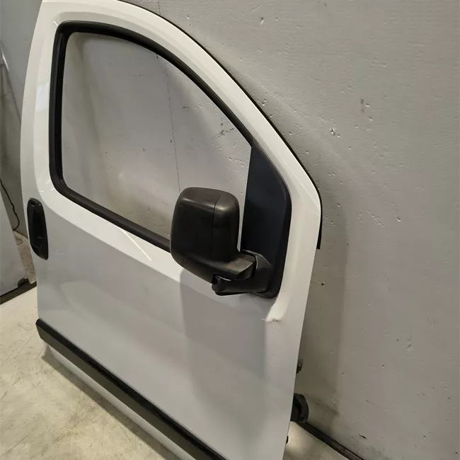 Porta anteriore destra