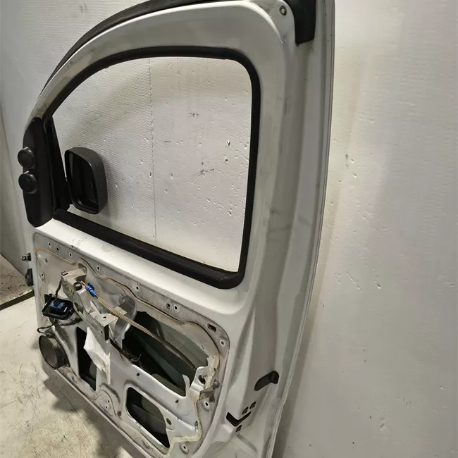 Porta anteriore destra