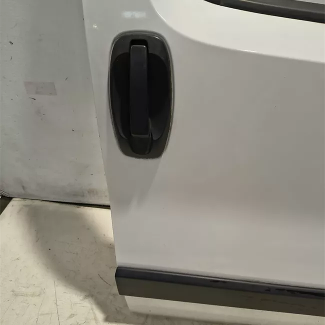 Porta anteriore destra