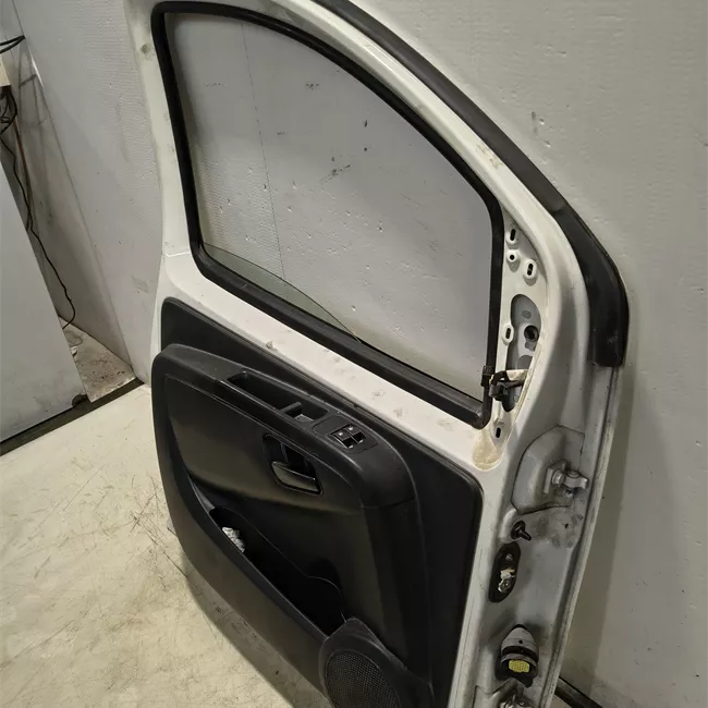 Porta anteriore sinistra