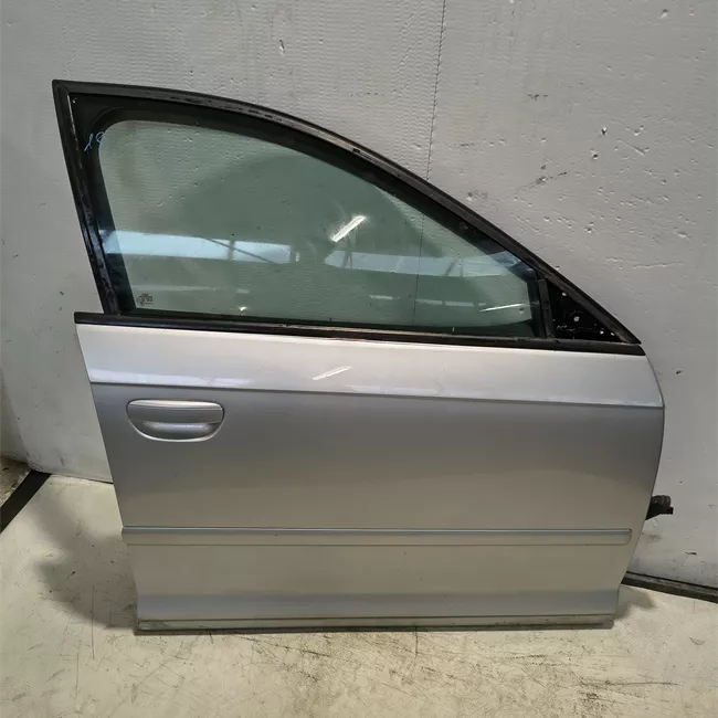 Porta anteriore destra