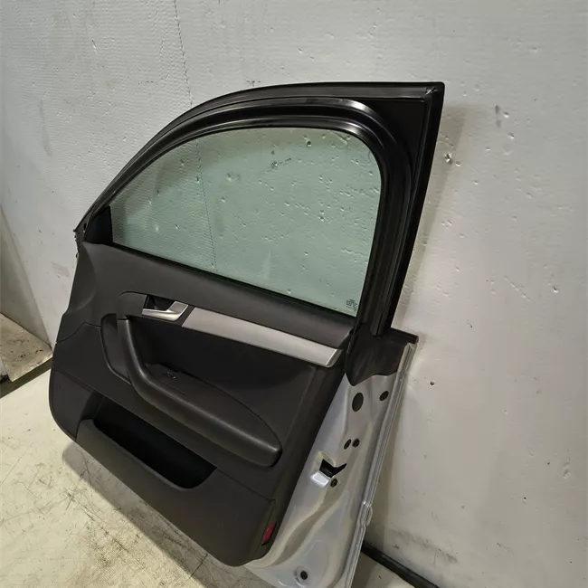 Porta anteriore destra