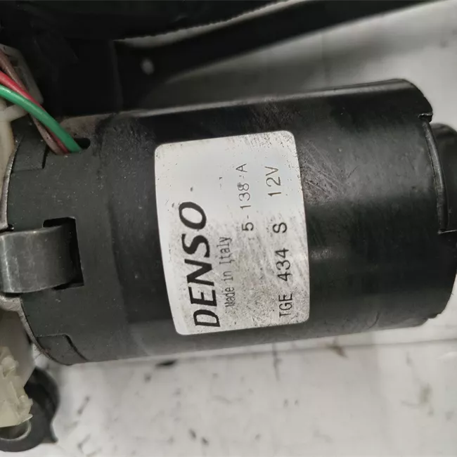 Meccanismo tergiparabrezza con motorino