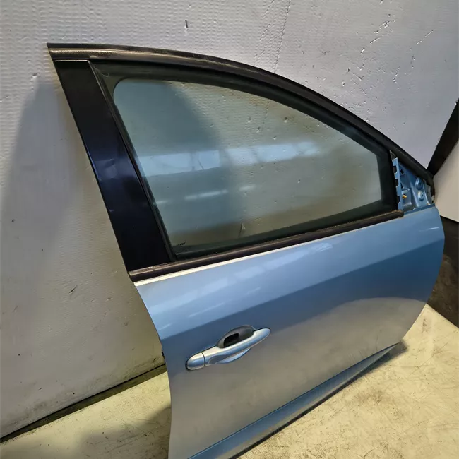 Porta anteriore destra