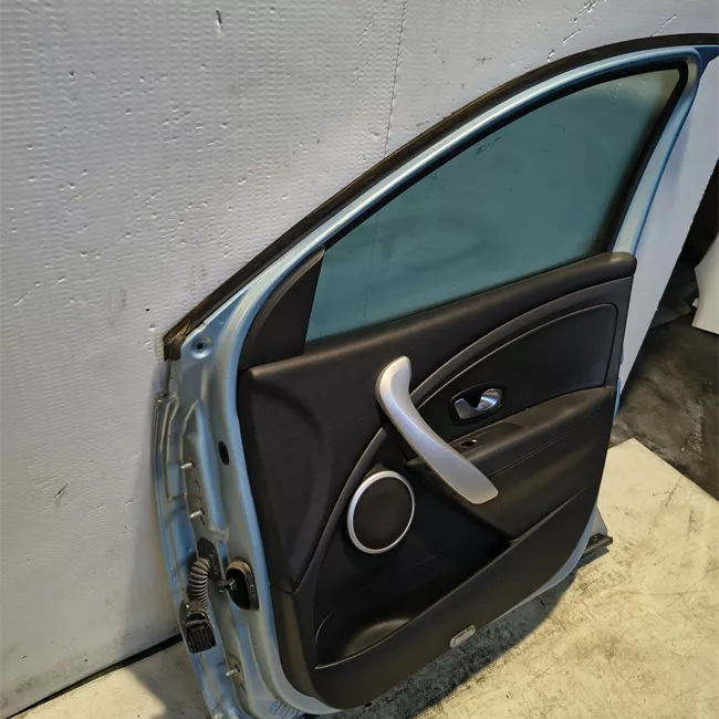 Porta anteriore destra