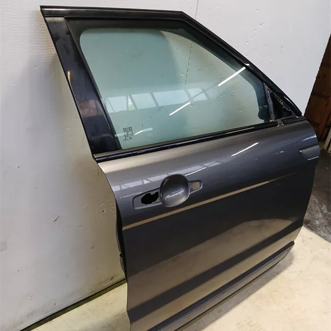 Porta anteriore destra