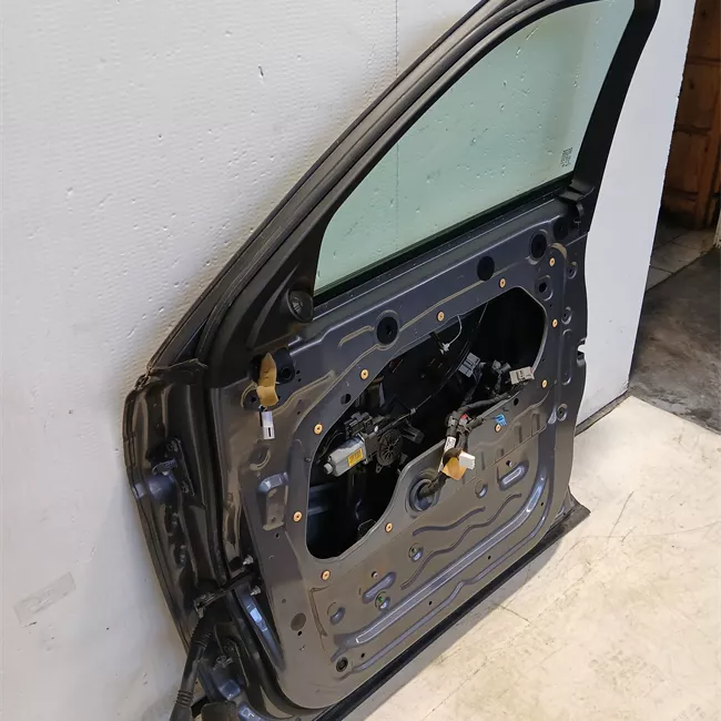 Porta anteriore destra