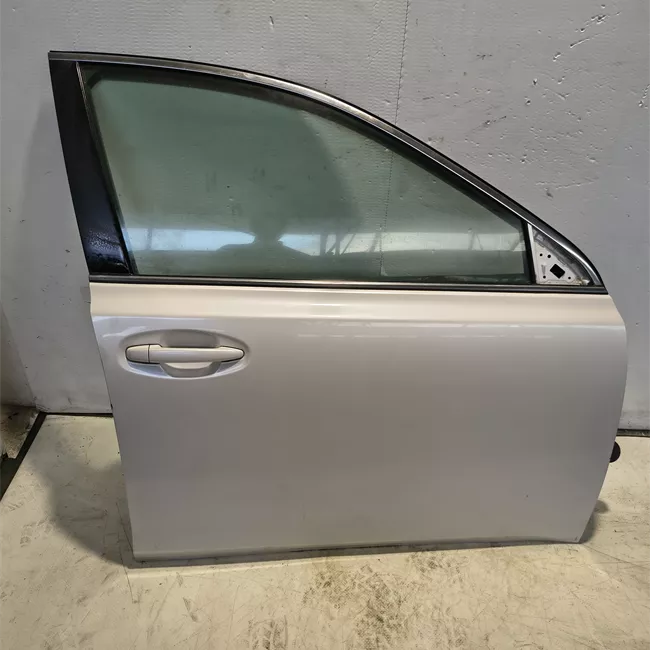 Porta anteriore destra
