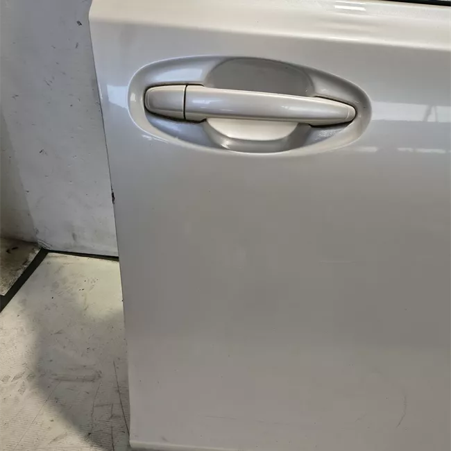 Porta anteriore destra