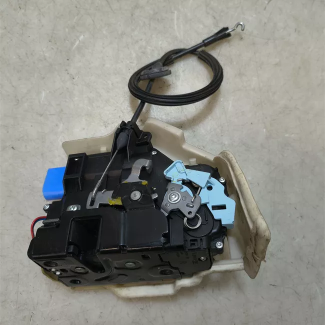 Serratura porta anteriore destra