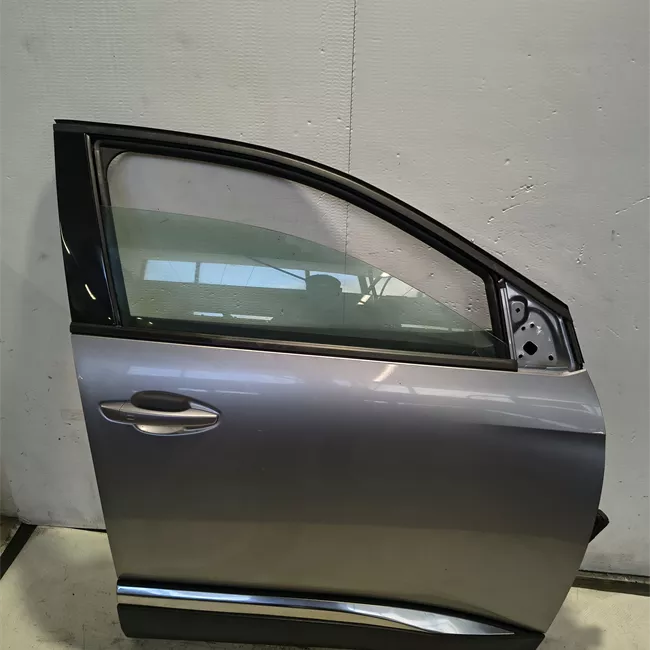 Porta anteriore destra