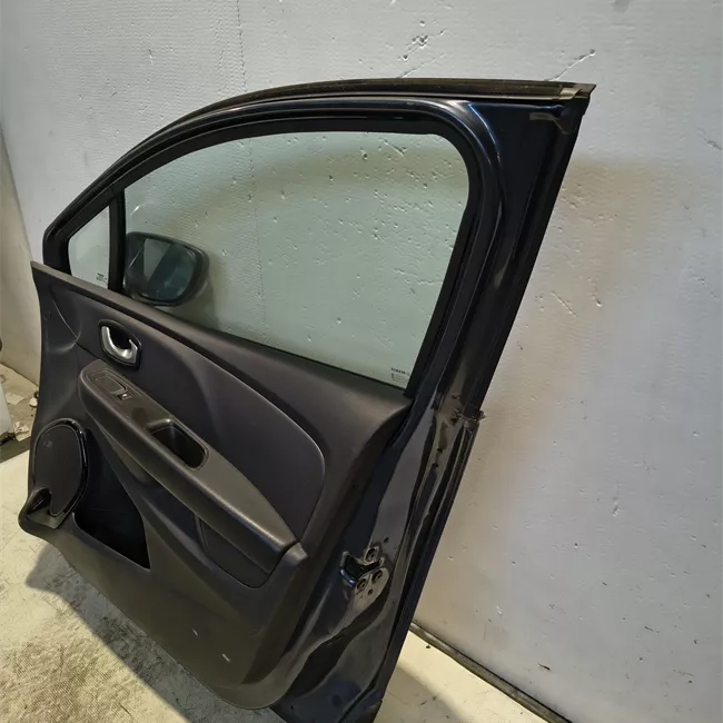 Porta anteriore destra