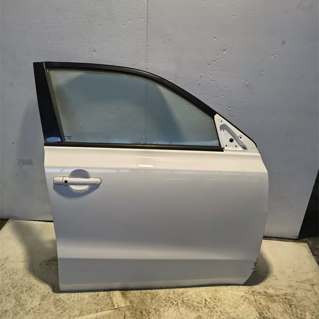 Porta anteriore destra