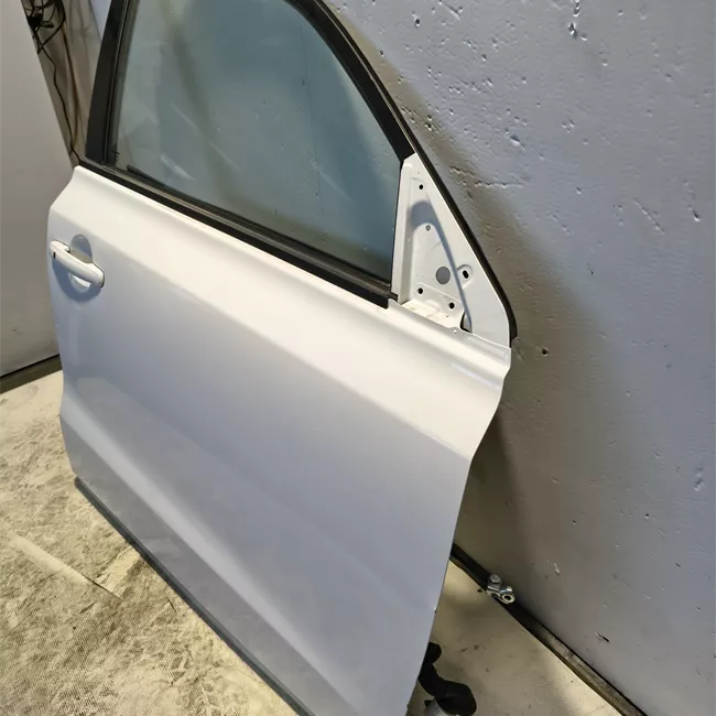 Porta anteriore destra