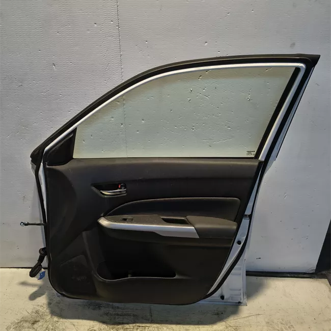 Porta anteriore destra