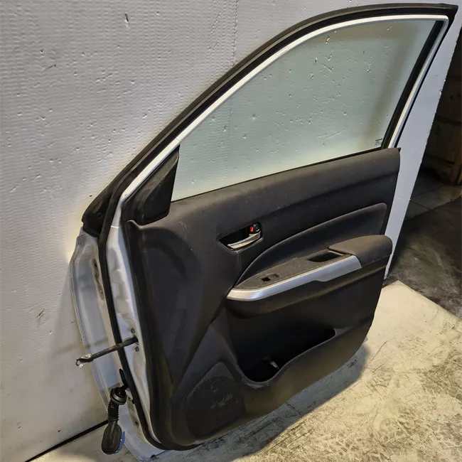 Porta anteriore destra