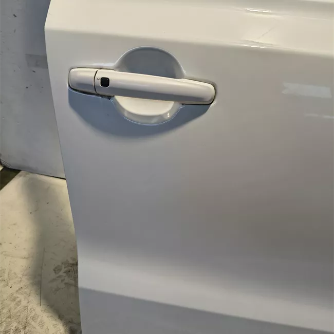 Porta anteriore destra