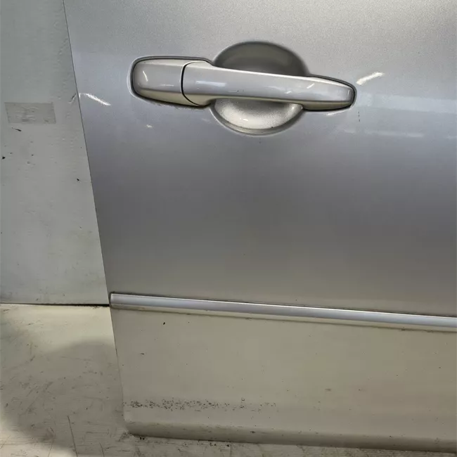 Porta anteriore destra