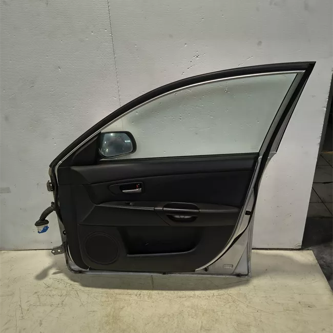 Porta anteriore destra
