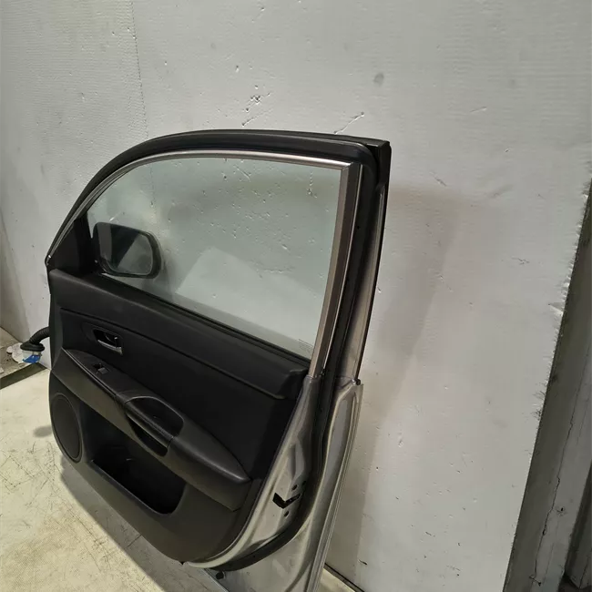 Porta anteriore destra