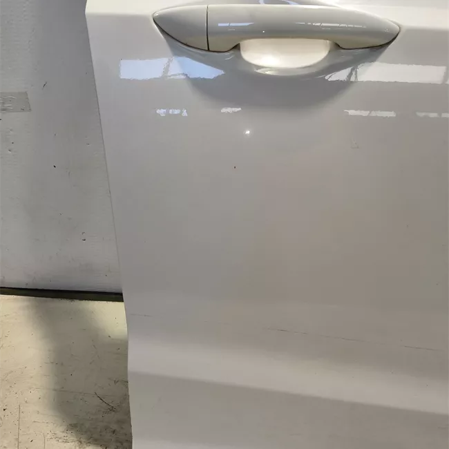Porta anteriore destra