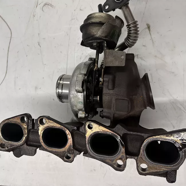 Turbocompressore con collettore scarico