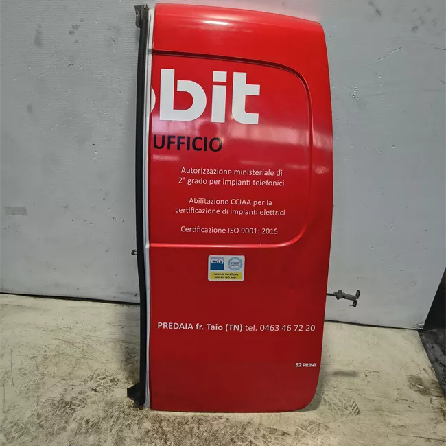 Porta carico posteriore a battente destra