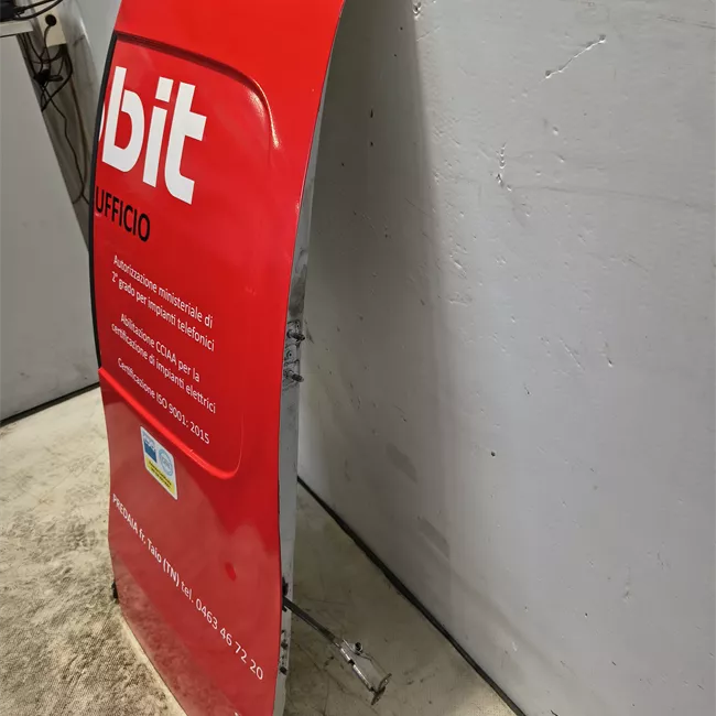 Porta carico posteriore a battente destra