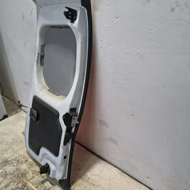Porta carico posteriore a battente destra