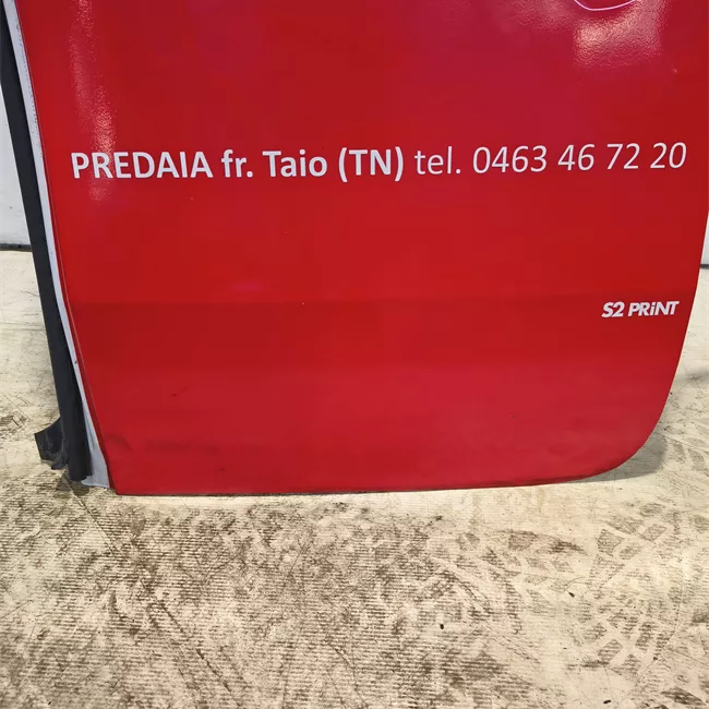 Porta carico posteriore a battente destra