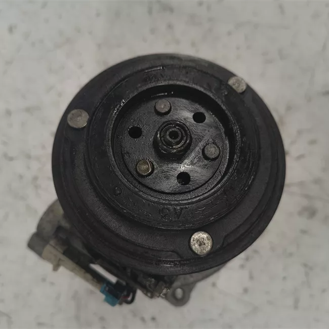Compressore aria condizionata rotazionale