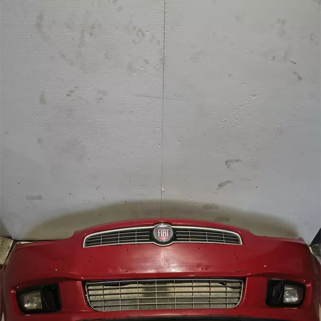 Paraurti anteriore con sensore parcheggio con primer
