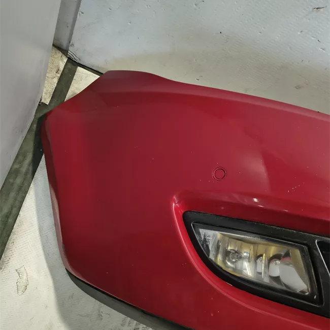 Paraurti anteriore con sensore parcheggio con primer